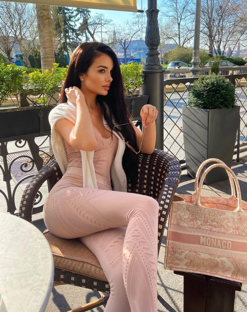Escort - ZOE - Ibiza Tops
